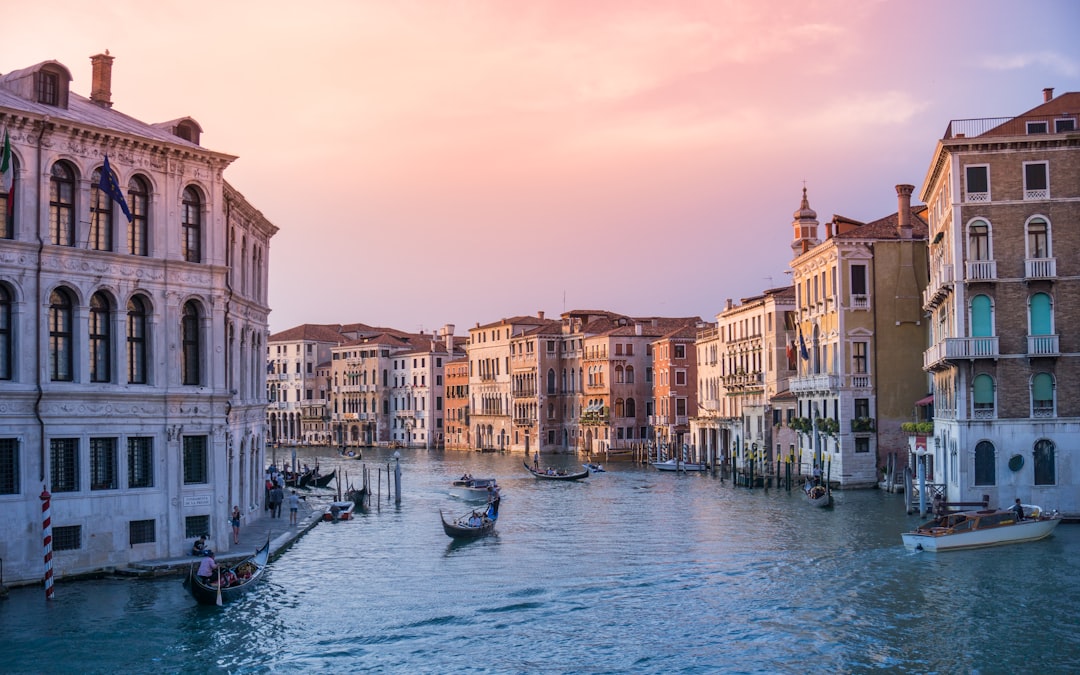 Wanderlust on a Budget: Discovering the World Without Breaking the Bank